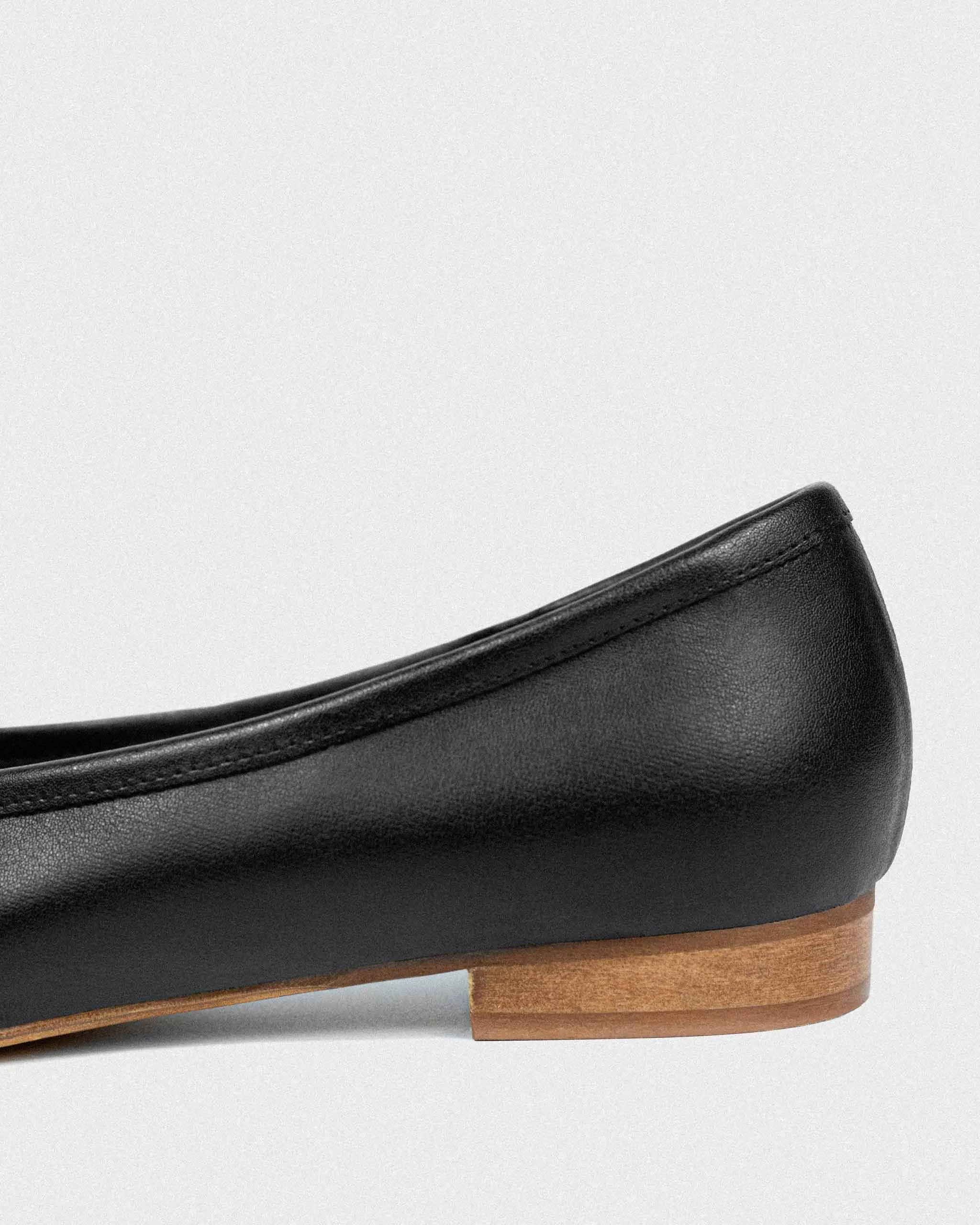 Audrey Pumps Black grape leather ballerinas