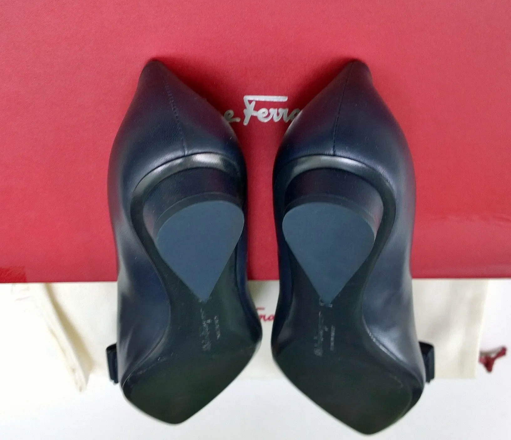 Ferragamo Viva Flats in Navy Blue Nappa Leather NIB Shoes